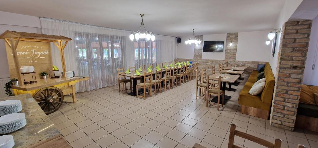 Hotel Forro Fogado & Bauer Bistro à Roszke Extérieur photo