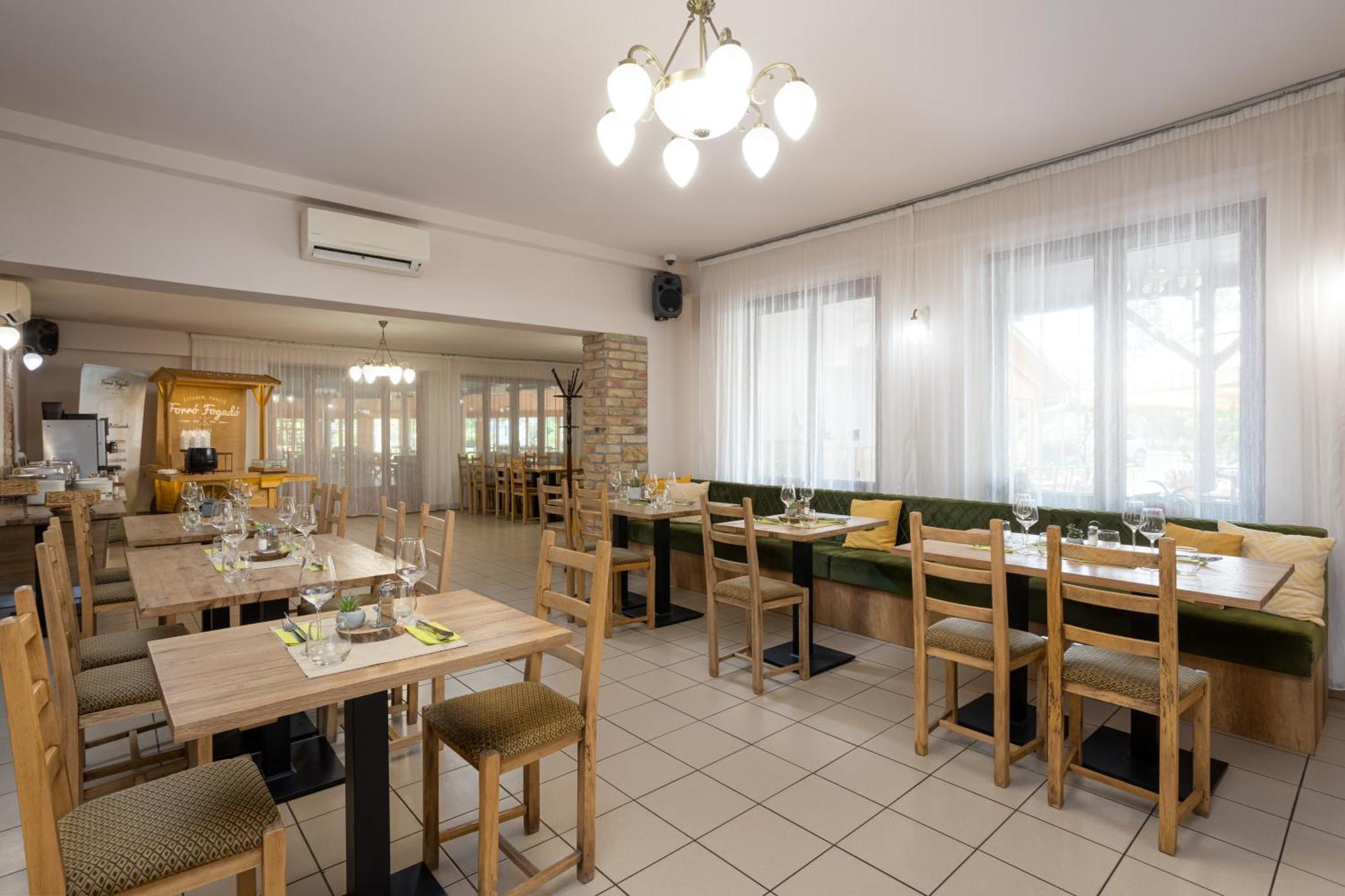 Hotel Forro Fogado & Bauer Bistro à Roszke Extérieur photo