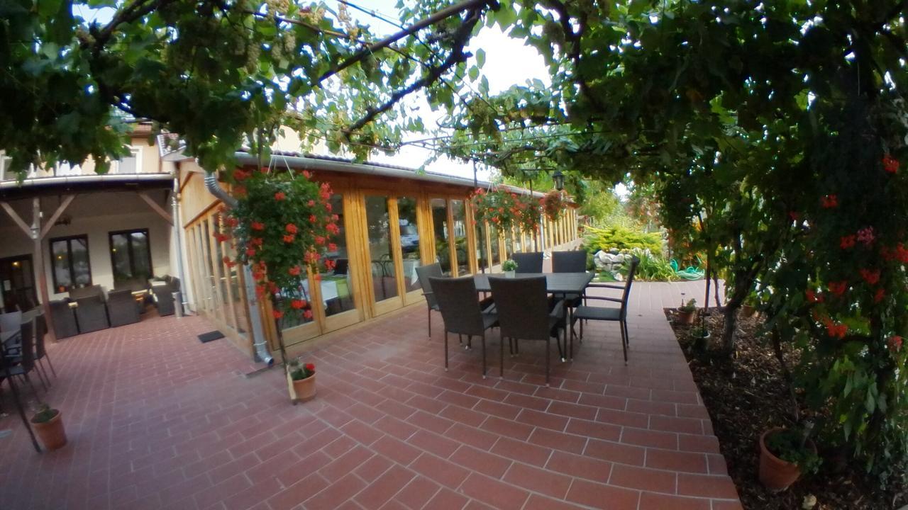 Hotel Forro Fogado & Bauer Bistro à Roszke Extérieur photo